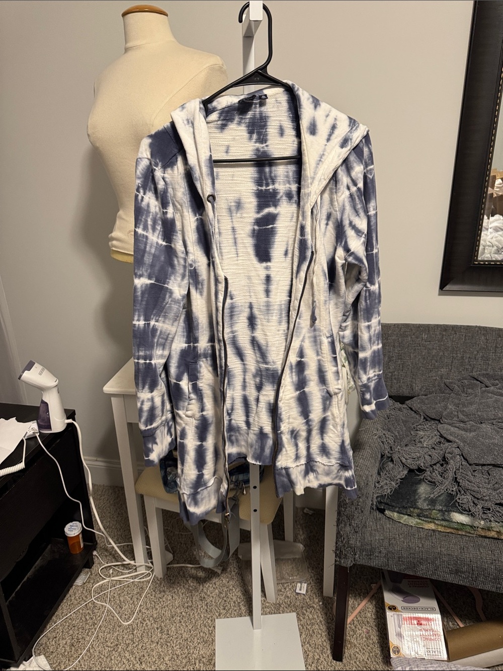 Saks Fifth Avenue BLUE Tie-Dye sweatshirt in Navy & White